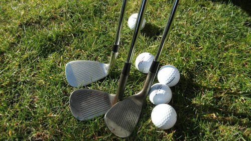 Míčky na driving range - 50 + 10 žetonů zdarma